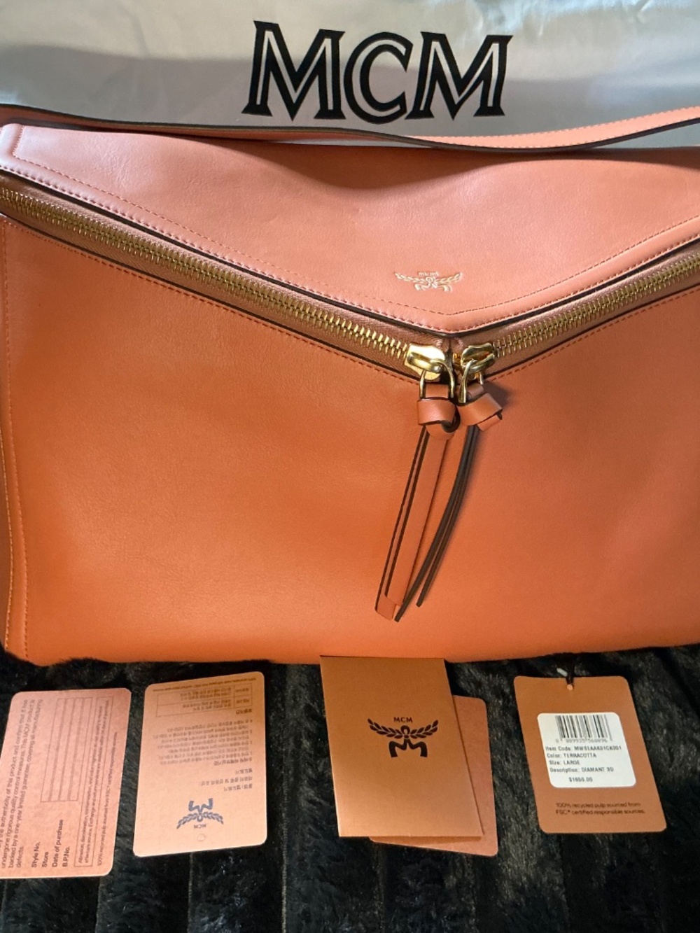 MCM NWT Diamant 3D Leather Messenger BAG comes with dust bag - Picture 8 of 13